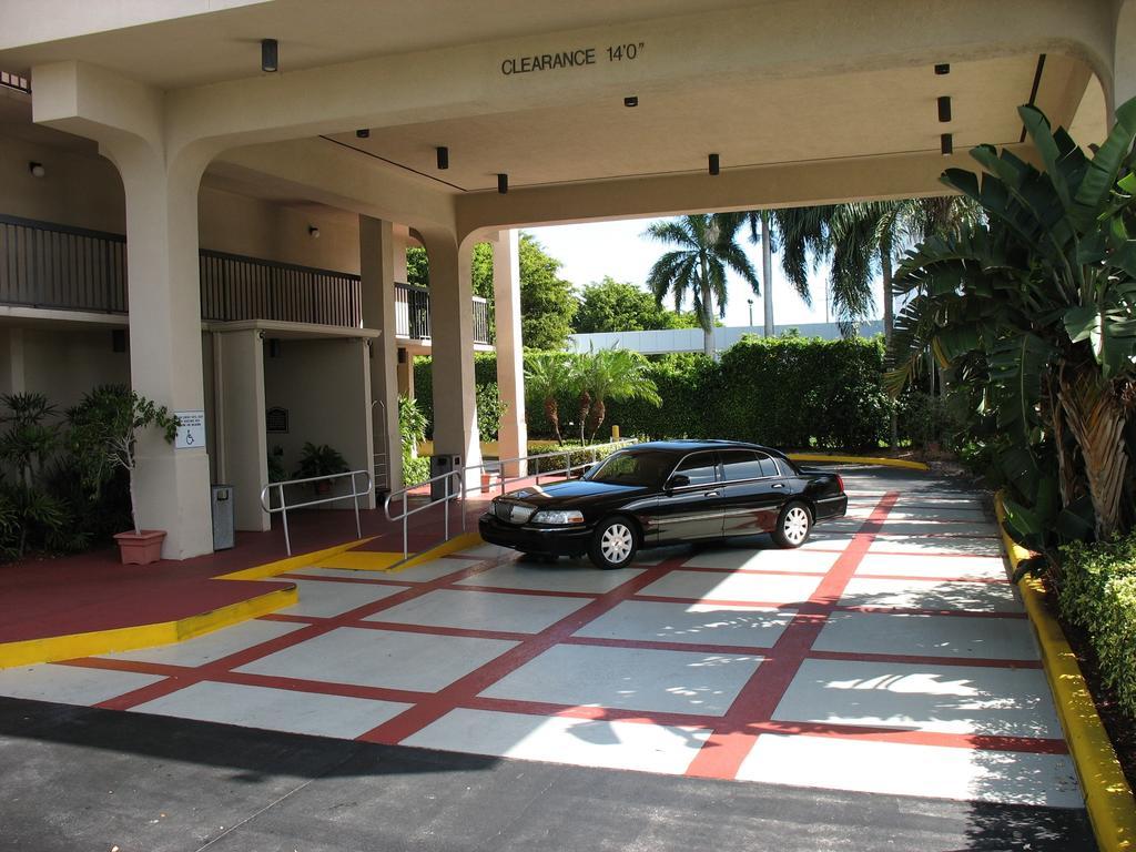 וסט פאלם ביץ' Quality Inn Palm Beach International Airport מראה חיצוני תמונה