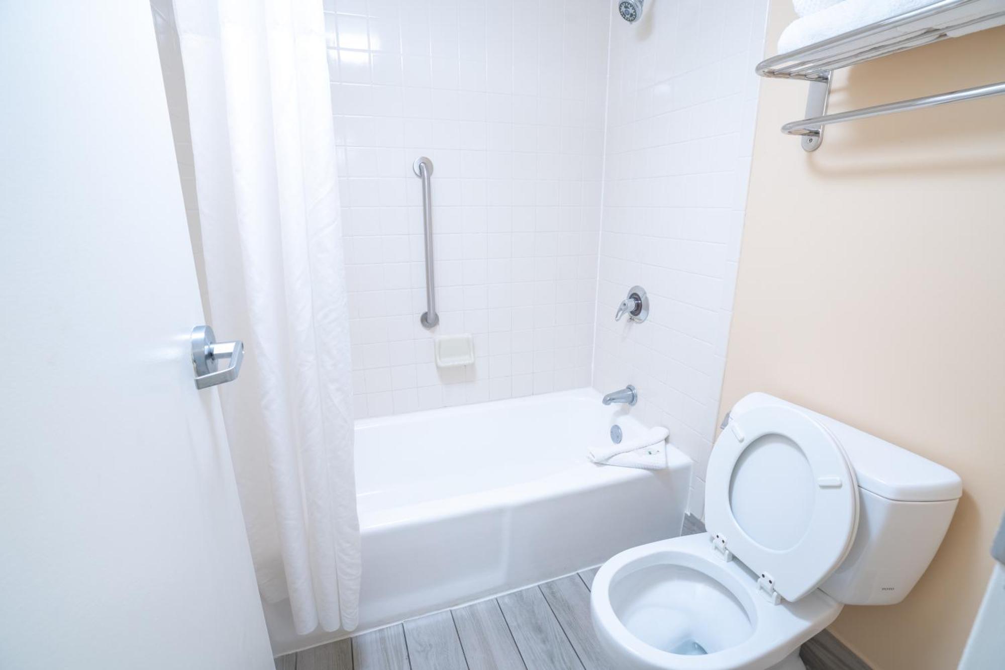 וסט פאלם ביץ' Quality Inn Palm Beach International Airport מראה חיצוני תמונה