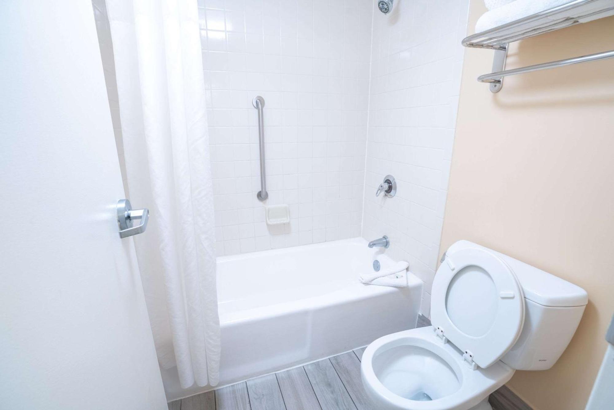 וסט פאלם ביץ' Quality Inn Palm Beach International Airport מראה חיצוני תמונה