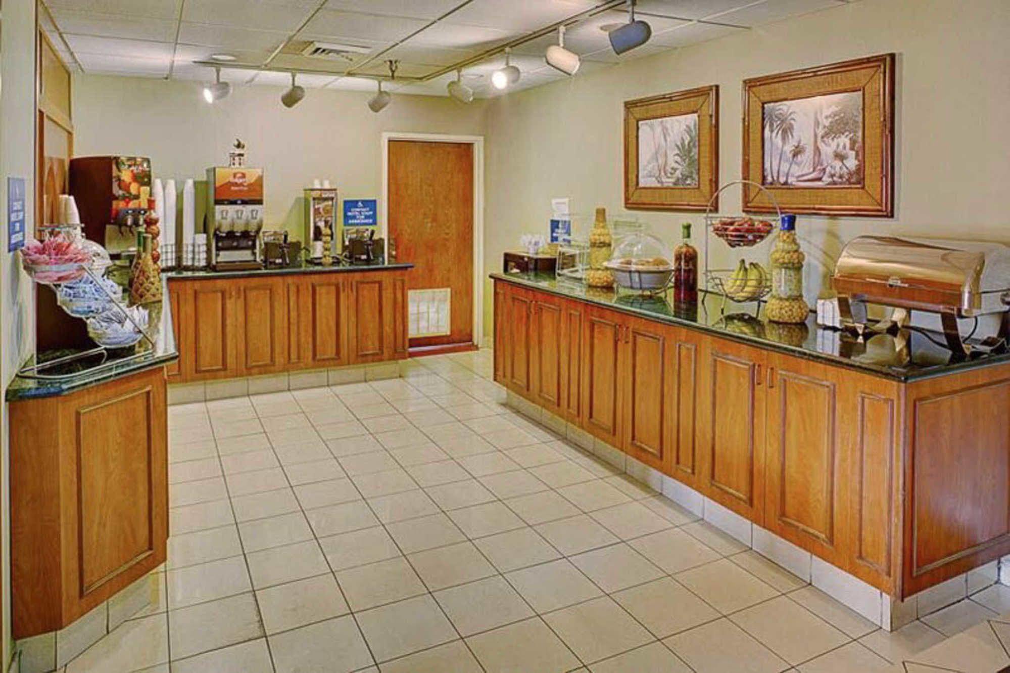 וסט פאלם ביץ' Quality Inn Palm Beach International Airport מראה חיצוני תמונה