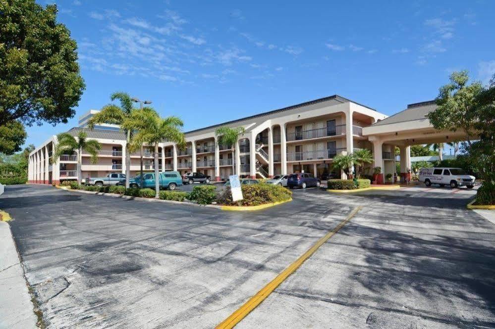 וסט פאלם ביץ' Quality Inn Palm Beach International Airport מראה חיצוני תמונה